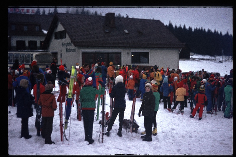 06.Engelmar dec 1974 Brigitte,Marion,Peter.JPG